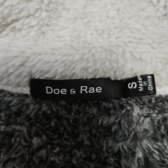 Doe &Rae Pullover - Picture 4 of 5